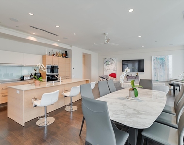 2408 Victory Park Lane - Photo Thumbnail 3