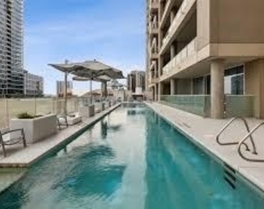 2408 Victory Park Lane - Photo Thumbnail 17