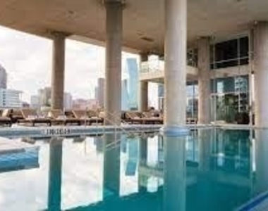 2408 Victory Park Lane - Photo Thumbnail 18