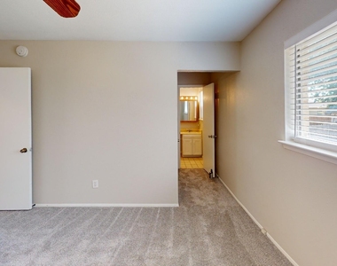 910 Shenandoah Drive - Photo Thumbnail 7
