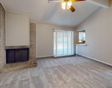 910 Shenandoah Drive - Photo Thumbnail 4