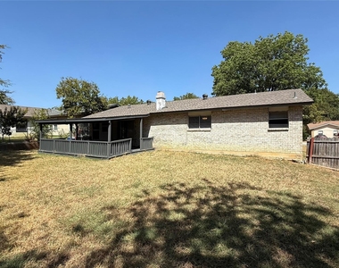 910 Shenandoah Drive - Photo Thumbnail 16