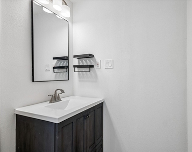 11070 Delford Circle - Photo Thumbnail 8