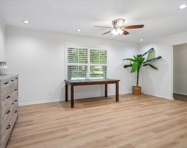 11070 Delford Circle - Photo Thumbnail 2