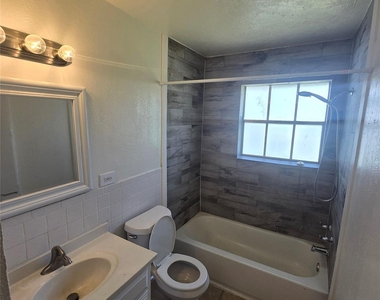 810 Lexington Drive - Photo Thumbnail 4