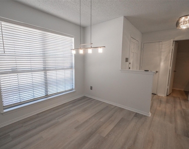 5439 Pershing Avenue - Photo Thumbnail 21