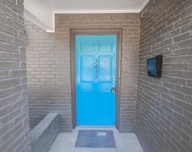 5439 Pershing Avenue - Photo Thumbnail 1