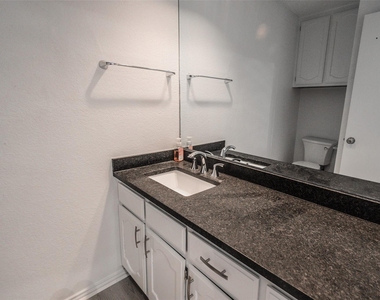 5439 Pershing Avenue - Photo Thumbnail 20