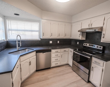 5439 Pershing Avenue - Photo Thumbnail 17