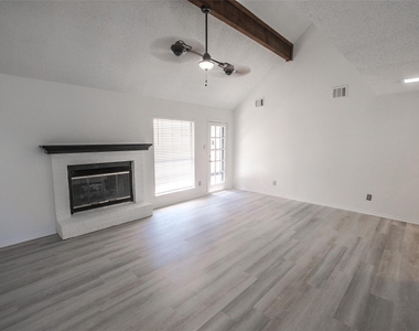 5439 Pershing Avenue - Photo Thumbnail 18