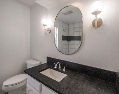 5439 Pershing Avenue - Photo Thumbnail 12