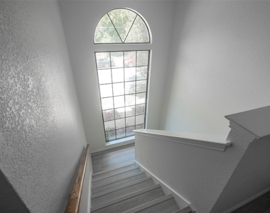 5439 Pershing Avenue - Photo Thumbnail 15