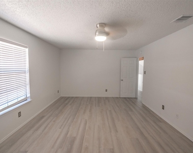 5439 Pershing Avenue - Photo Thumbnail 13