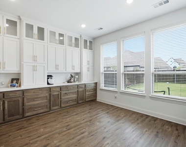 2602 Delta Drive - Photo Thumbnail 16