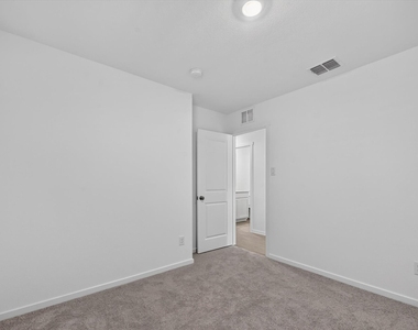 1260 Balsam Road - Photo Thumbnail 9