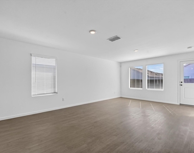 1260 Balsam Road - Photo Thumbnail 5