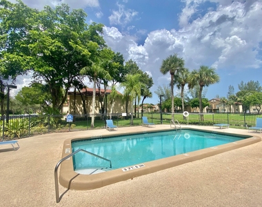 1200 Lake Victoria Drive - Photo Thumbnail 15
