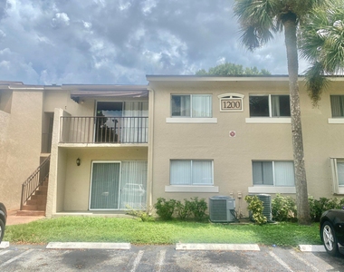 1200 Lake Victoria Drive - Photo Thumbnail 14
