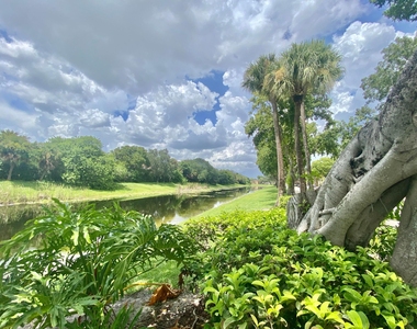 1200 Lake Victoria Drive - Photo Thumbnail 17
