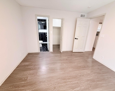 2117 E Bond Drive - Photo Thumbnail 16