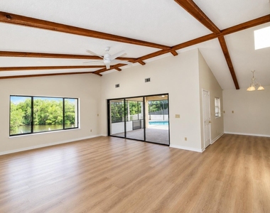 1309 Se Coral Reef Street - Photo Thumbnail 6