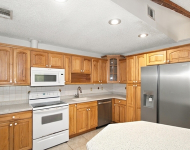 1309 Se Coral Reef Street - Photo Thumbnail 9