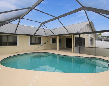 1309 Se Coral Reef Street - Photo Thumbnail 16