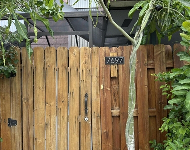7697 Courtyard Run W - Photo Thumbnail 12