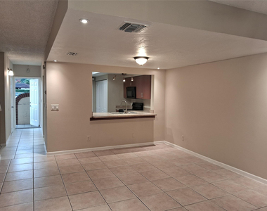 4669 Nw 89th Avenue - Photo Thumbnail 1