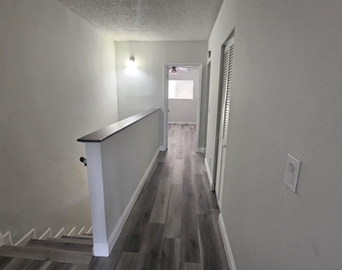 4669 Nw 89th Avenue - Photo Thumbnail 8