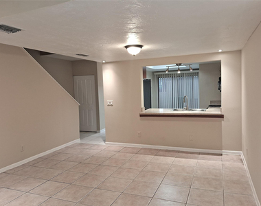 4669 Nw 89th Avenue - Photo Thumbnail 2