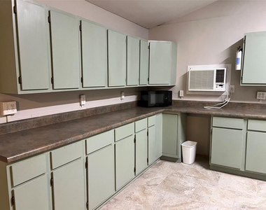 6960 Clifden Drive - Photo Thumbnail 5