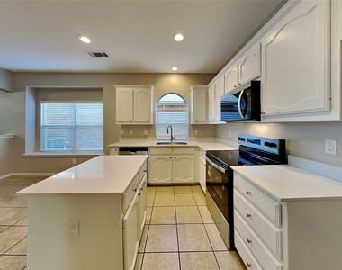 12901 Farmington Drive - Photo Thumbnail 5