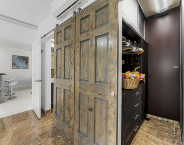 1041 Hillsboro Mile - Photo Thumbnail 15