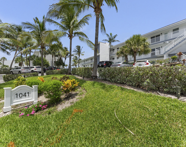 1041 Hillsboro Mile - Photo Thumbnail 31