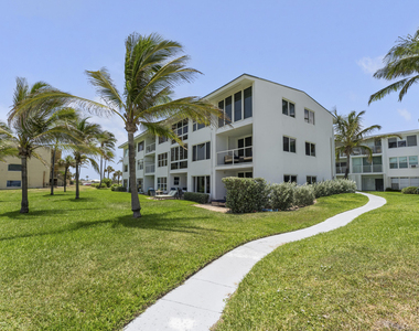 1041 Hillsboro Mile - Photo Thumbnail 22