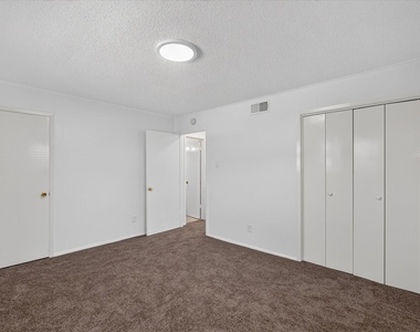 1805 Randolph Drive - Photo Thumbnail 15