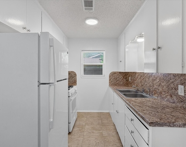 1805 Randolph Drive - Photo Thumbnail 2