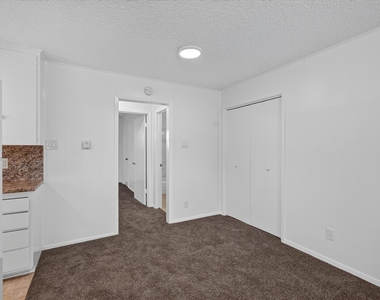 1805 Randolph Drive - Photo Thumbnail 9