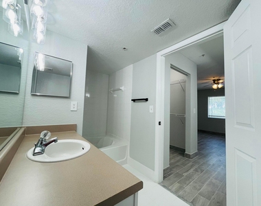161 Sw Palm Drive - Photo Thumbnail 6