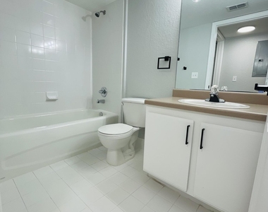161 Sw Palm Drive - Photo Thumbnail 12