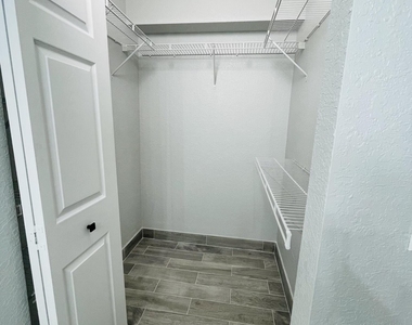161 Sw Palm Drive - Photo Thumbnail 3