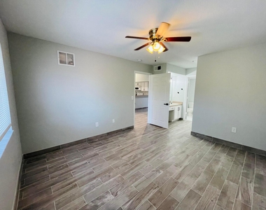 161 Sw Palm Drive - Photo Thumbnail 1