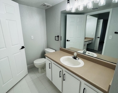 161 Sw Palm Drive - Photo Thumbnail 5