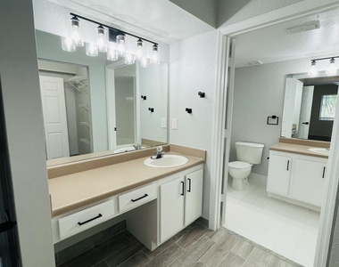 161 Sw Palm Drive - Photo Thumbnail 2