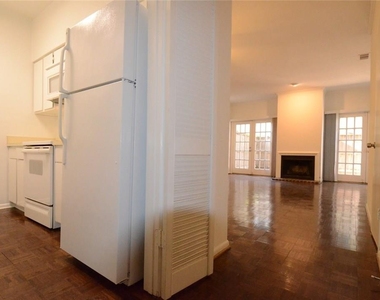 2727 Shelby Avenue - Photo Thumbnail 3