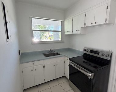 5806 N Flagler Drive - Photo Thumbnail 3