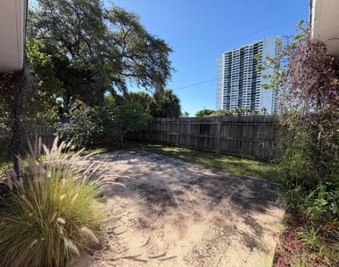 5806 N Flagler Drive - Photo Thumbnail 2