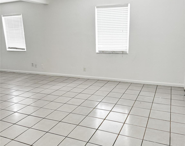 1405 Nw 6th Avenue - Photo Thumbnail 2