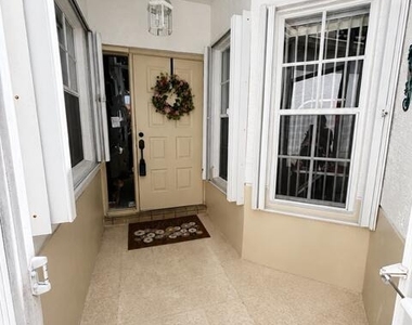 6098 Lake Hibiscus Drive - Photo Thumbnail 2